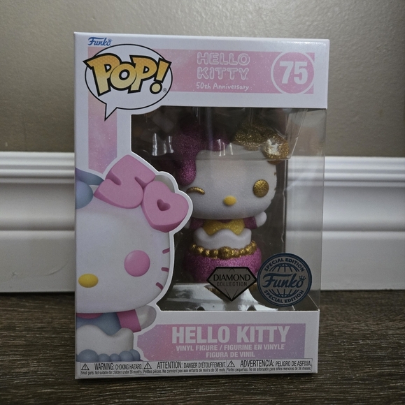 Funko POP! Hello Kitty 50th: Hello Kitty in Cake - Picture 1 of 1